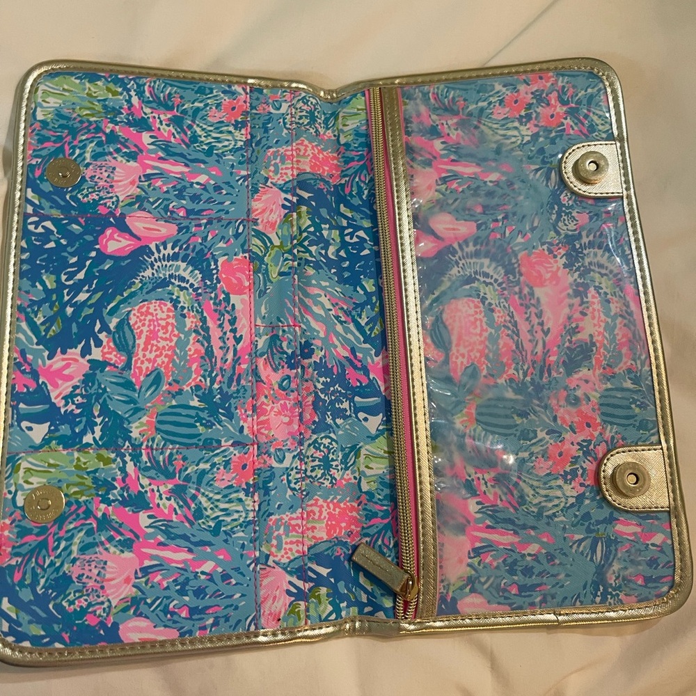 Lilly pulitzer travel clutch